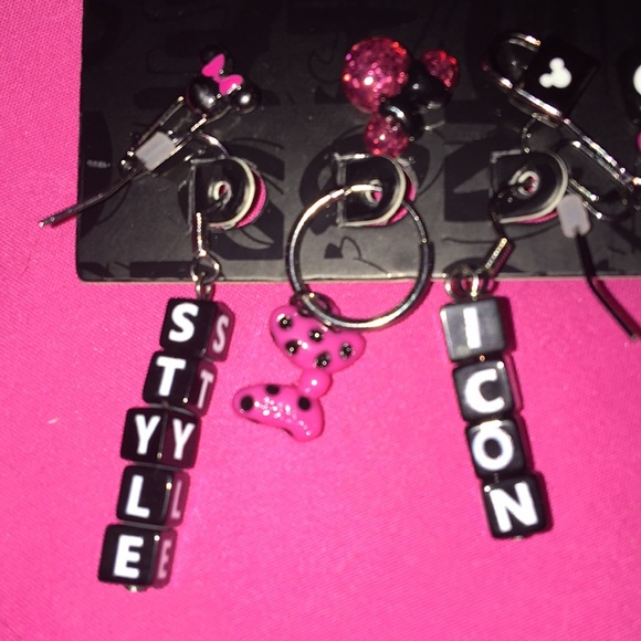 🎊 Minnie Mouse Mismatched earring set - Picture 3 of 5